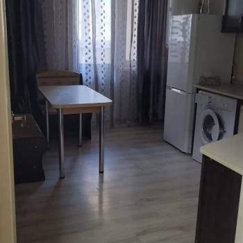 Сдается 1-комнатная квартира, 42 м²