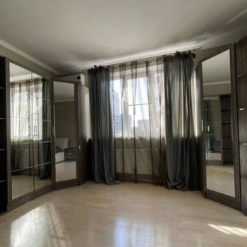 Сдается 1-комнатная квартира, 54 м²