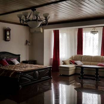 Сдается 1-комнатная квартира, 72 м²