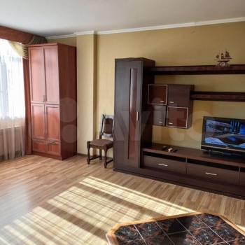 Сдается 1-комнатная квартира, 60 м²