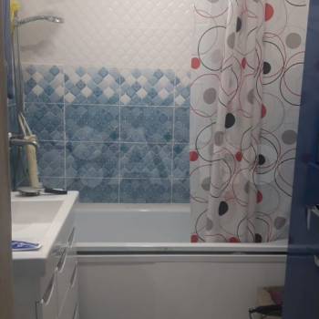 Продается 1-комнатная квартира, 42 м²