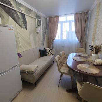 Продается 1-комнатная квартира, 42 м²