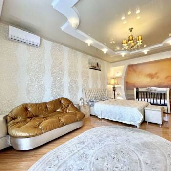 Сдается 2-х комнатная квартира, 100 м²