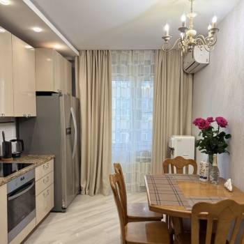 Сдается 2-х комнатная квартира, 76 м²