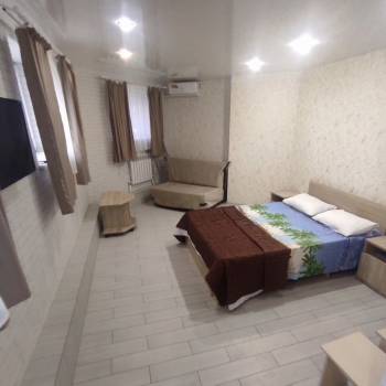 Продается 1-комнатная квартира, 150 м²
