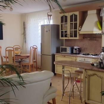 Продается 2-х комнатная квартира, 122 м²