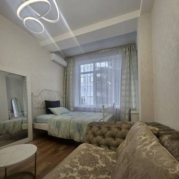 Продается 1-комнатная квартира, 42 м²