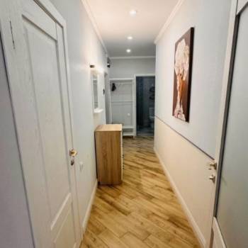 Сдается 2-х комнатная квартира, 77 м²