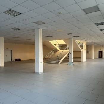 Сдается Нежилое помещение, 400 м²