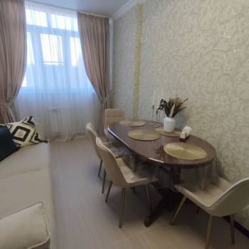 Продается 1-комнатная квартира, 42 м²