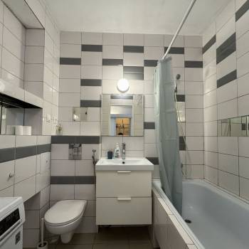 Сдается 1-комнатная квартира, 47 м²