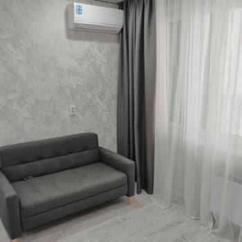 Продается 1-комнатная квартира, 42 м²