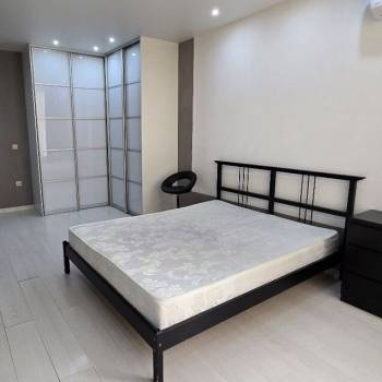 Продается 1-комнатная квартира, 64 м²