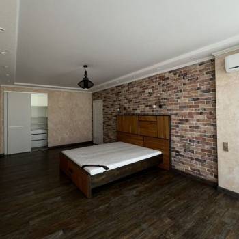 Сдается 1-комнатная квартира, 61 м²