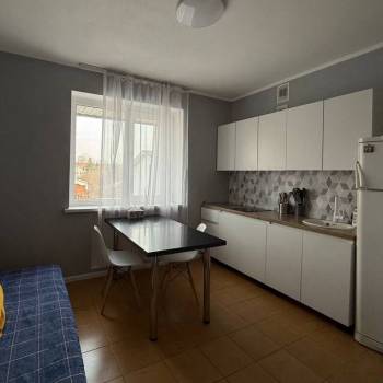 Сдается 1-комнатная квартира, 42 м²