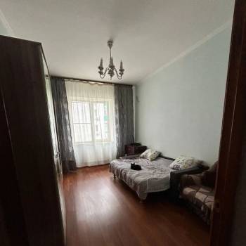 Продается 1-комнатная квартира, 42 м²