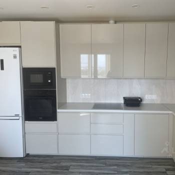 Продается 1-комнатная квартира, 53,3 м²