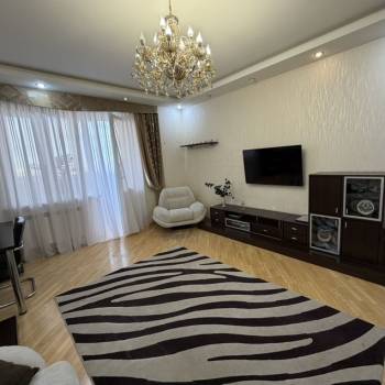 Продается 2-х комнатная квартира, 101 м²