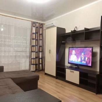 Продается 1-комнатная квартира, 42 м²