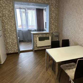 Сдается 1-комнатная квартира, 57 м²