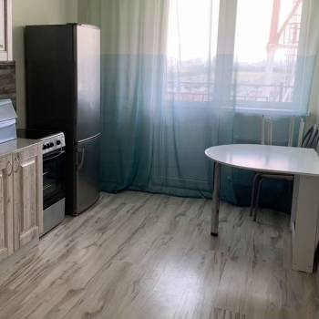 Продается 1-комнатная квартира, 38 м²