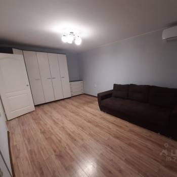 Продается 1-комнатная квартира, 38 м²