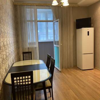 Сдается 1-комнатная квартира, 49,5 м²