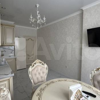 Продается 1-комнатная квартира, 42 м²