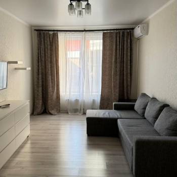 Сдается 1-комнатная квартира, 42 м²