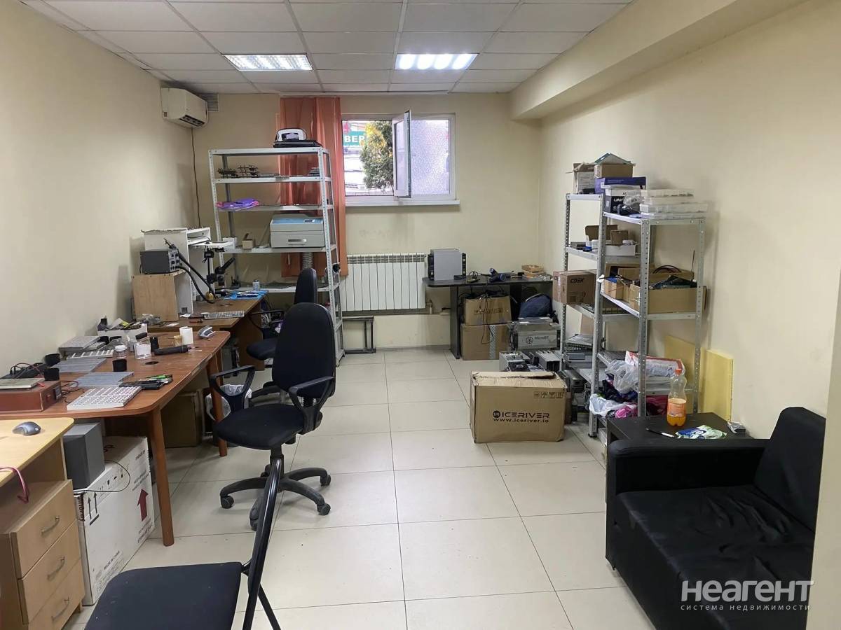 Продаю нежилое помещение, ЖК Восток, ул. Лавочкина