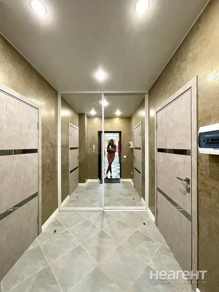 Сдаю студию, ул. Стасова, собственник