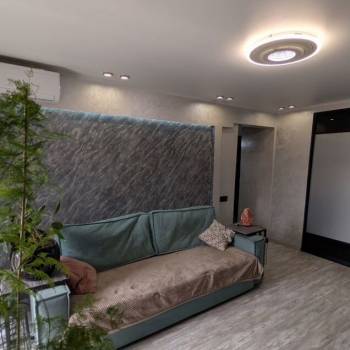 Продается Многокомнатная квартира, 60 м²