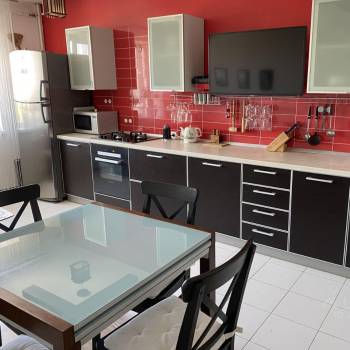 Сдается 2-х комнатная квартира, 90 м²