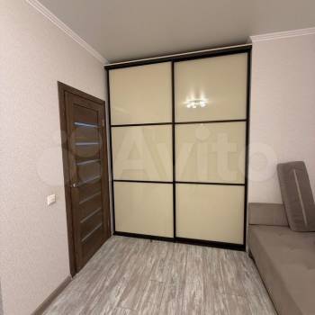 Продается 1-комнатная квартира, 37 м²