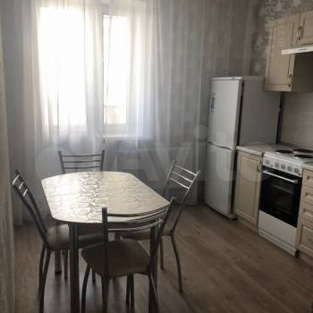 Сдается 1-комнатная квартира, 38 м²