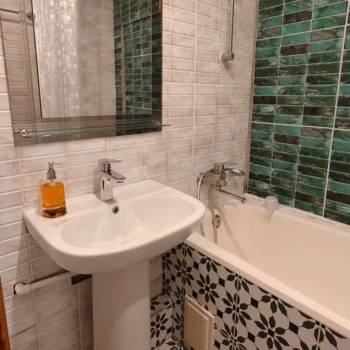 Сдается 2-х комнатная квартира, 79 м²