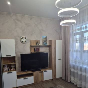 Продается 1-комнатная квартира, 53 м²