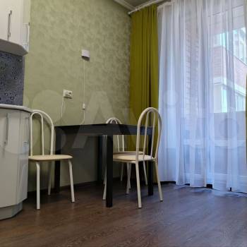 Сдается 1-комнатная квартира, 42 м²