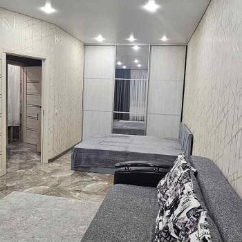 Сдается 1-комнатная квартира, 42 м²