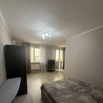 Сдается 1-комнатная квартира, 42 м²