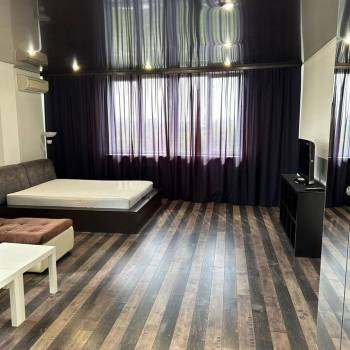Сдается 2-х комнатная квартира, 100 м²