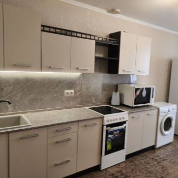 Сдается 1-комнатная квартира, 42 м²