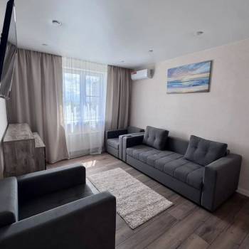 Продается 2-х комнатная квартира, 550 м²