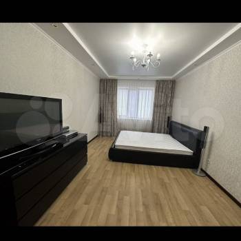 Сдается 1-комнатная квартира, 42 м²