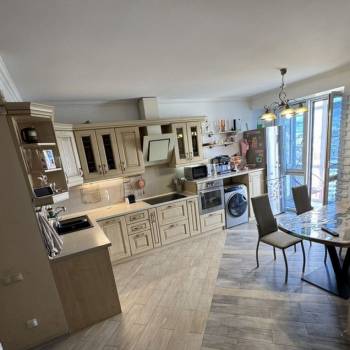 Продается Многокомнатная квартира, 113 м²