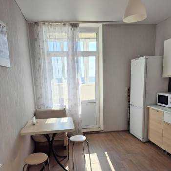 Сдается 1-комнатная квартира, 42 м²