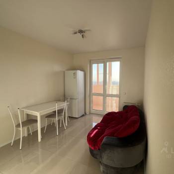 Продается 1-комнатная квартира, 36 м²