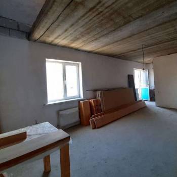 Продается 1-комнатная квартира, 110 м²