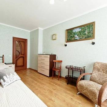 Продается 1-комнатная квартира, 49,3 м²