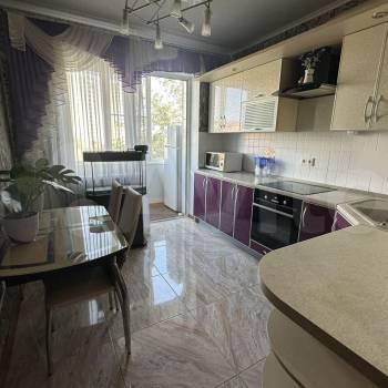 Продается 1-комнатная квартира, 37 м²